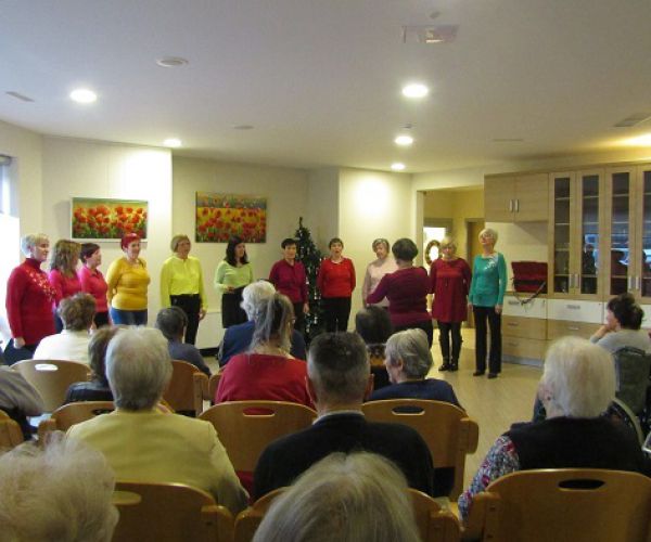 pevke ženskega pevskega zbora Prepelice